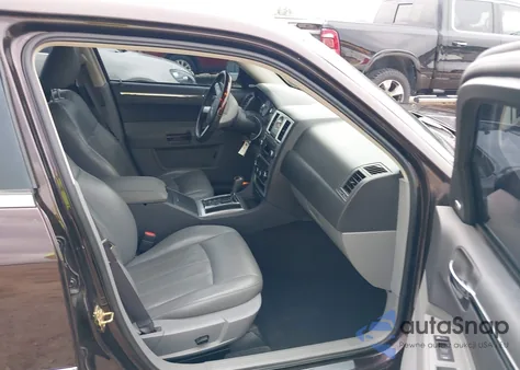 2005 Chrysler 300C z USA, uszkodzony, nr VIN 2C3JA63H05H541000